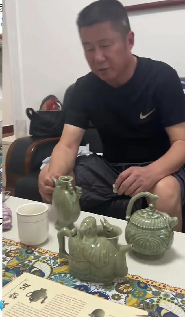 4个茶壶网友：最后那个壶是下毒神器凯发k8女生展示父亲从西安带回的(图1)