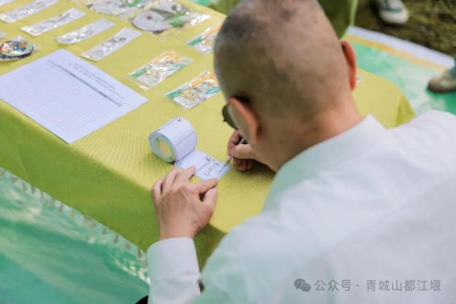 都江堰太火爆NPC白娘子被求合影到宕机K8凯发集团顶流实锤！这个五一青城山(图12)