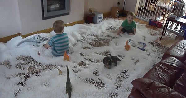 撕开沙包造雪弄得满地狼藉（图）凯发K8国