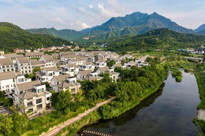 去了村里她们过得很安逸凯发k8网站登录裸辞(图2)