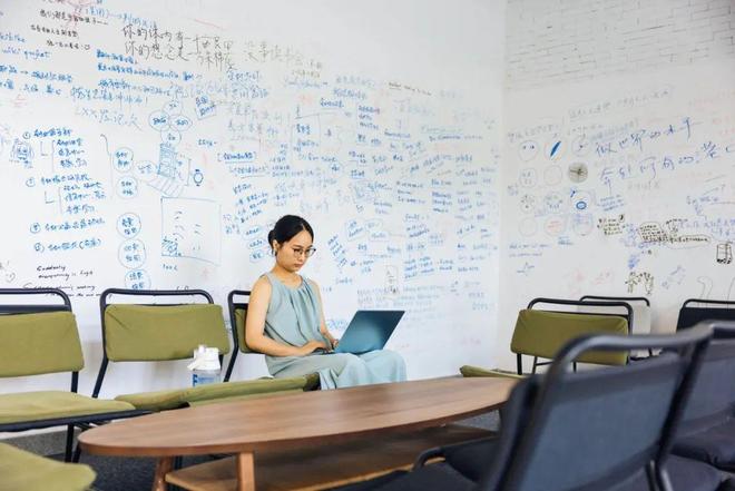 去了村里她们过得很安逸凯发k8网站登录裸辞(图12)