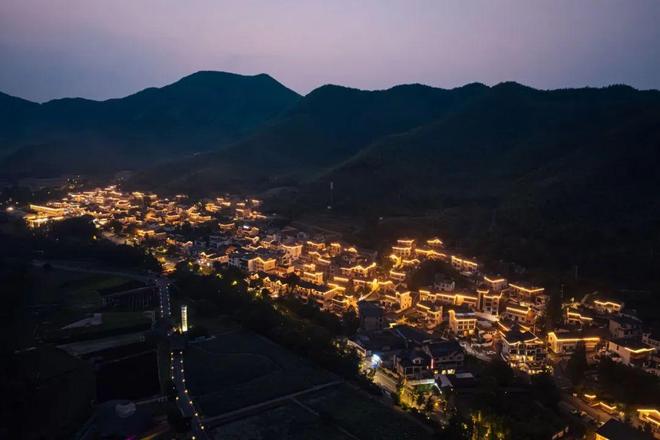 去了村里她们过得很安逸凯发k8网站登录裸辞(图13)